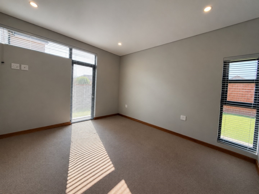 To Let 4 Bedroom Property for Rent in Wild Olive Estate Free State